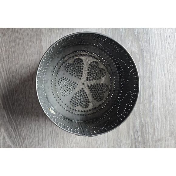 2 ~ Ivine's Tinwear Pierced Tin Heart Footed  Primitive Style PA Dutch 6"x3.5" - Picture 6 of 12